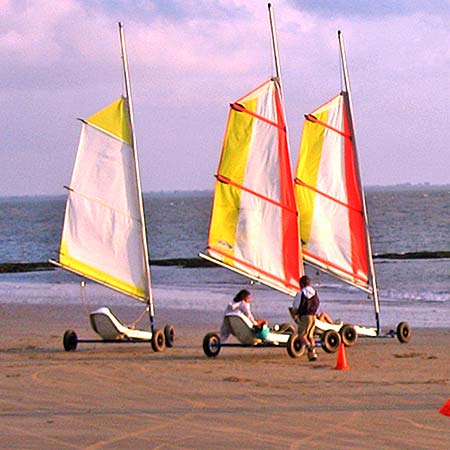 Centre de vacances Adrien Roche | Séjours vacances enfants et ados  Char à voile